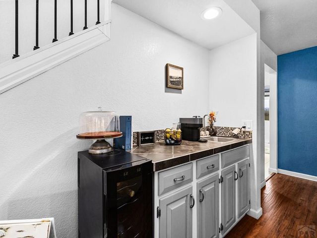 7 Alta Loma Dr, Pueblo, CO 81005