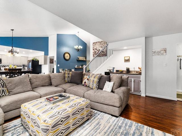 7 Alta Loma Dr, Pueblo, CO 81005