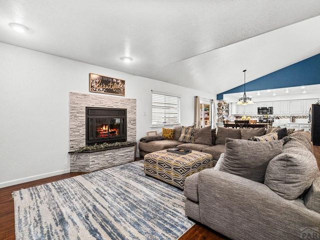 7 Alta Loma Dr, Pueblo, CO 81005