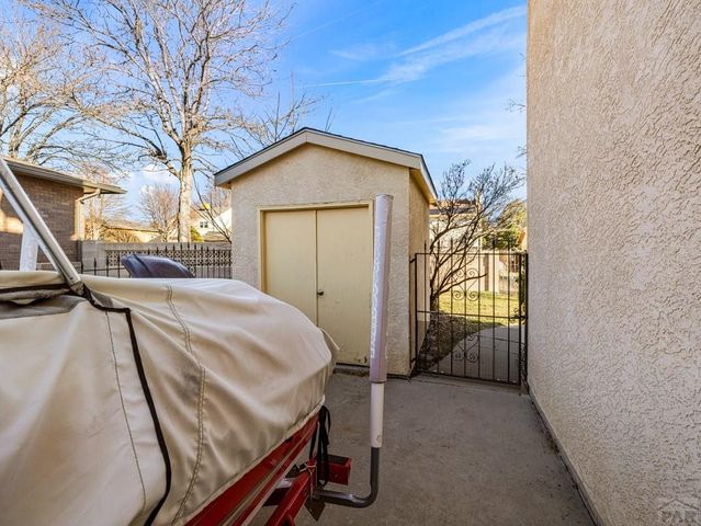 7 Alta Loma Dr, Pueblo, CO 81005