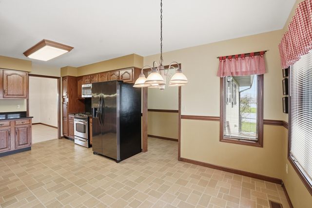 3921 Bonnie Drive, Crown Point, IN 46307