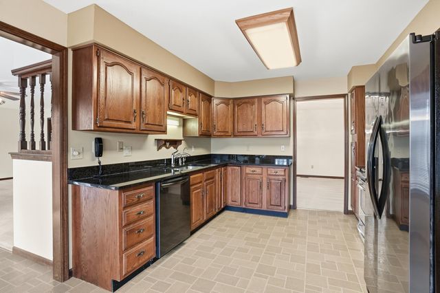 3921 Bonnie Drive, Crown Point, IN 46307