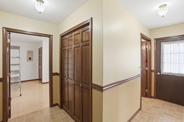 3921 Bonnie Drive, Crown Point, IN 46307