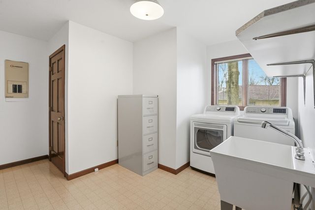 3921 Bonnie Drive, Crown Point, IN 46307