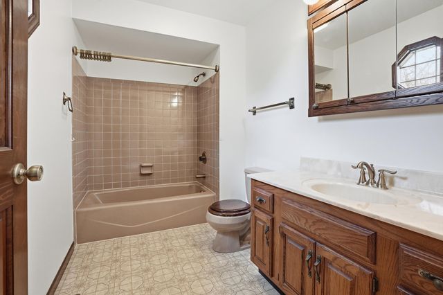 3921 Bonnie Drive, Crown Point, IN 46307