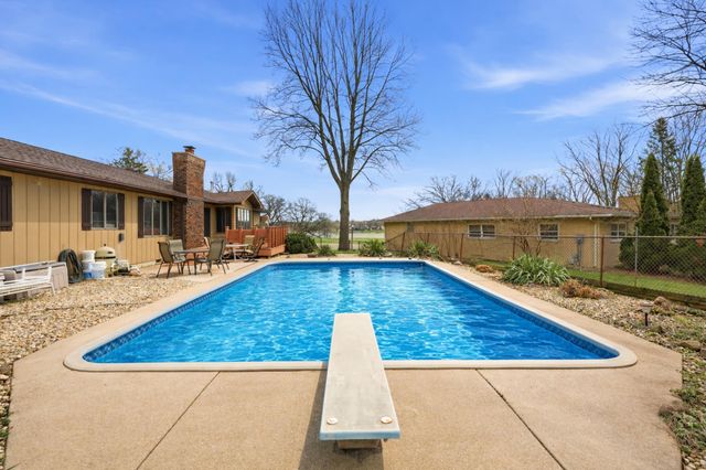 3921 Bonnie Drive, Crown Point, IN 46307