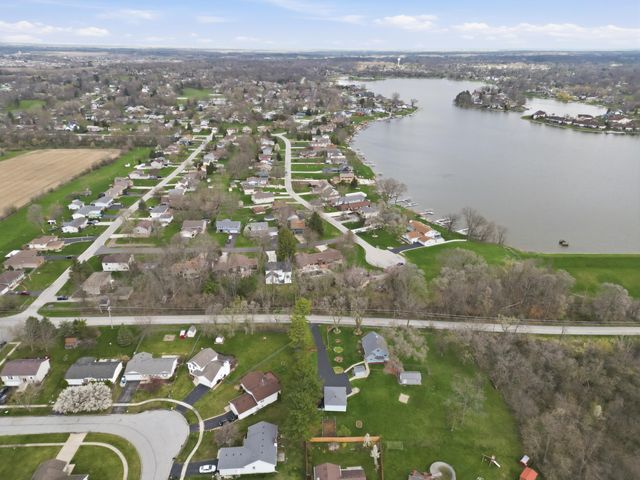 3921 Bonnie Drive, Crown Point, IN 46307