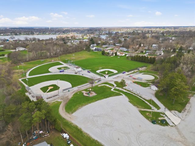 3921 Bonnie Drive, Crown Point, IN 46307
