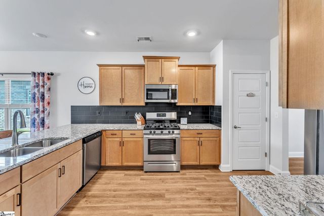 30 Woodcross Drive, Simpsonville, SC 29681