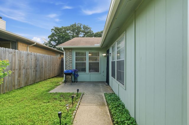 518 Guerin Drive, Arlington, TX 76012