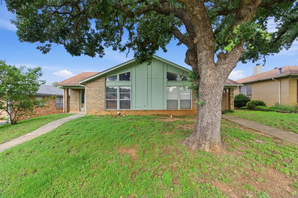 518 Guerin Drive, Arlington, TX 76012