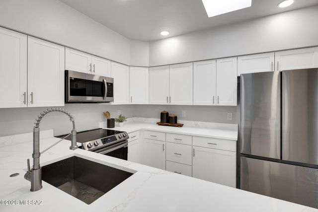 7954 E Sabino Sunrise Circle, Tucson, AZ 85750