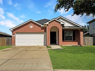 749 Grassy Knoll Lane, La Marque, TX 77568