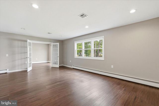 298 COSTA MESA DR, Toms River, NJ 08757