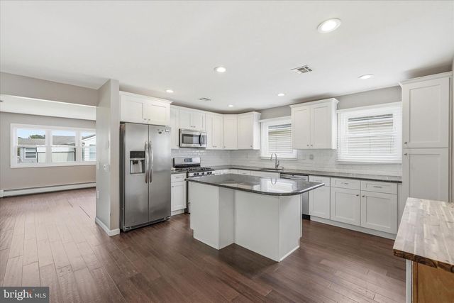 298 COSTA MESA DR, Toms River, NJ 08757