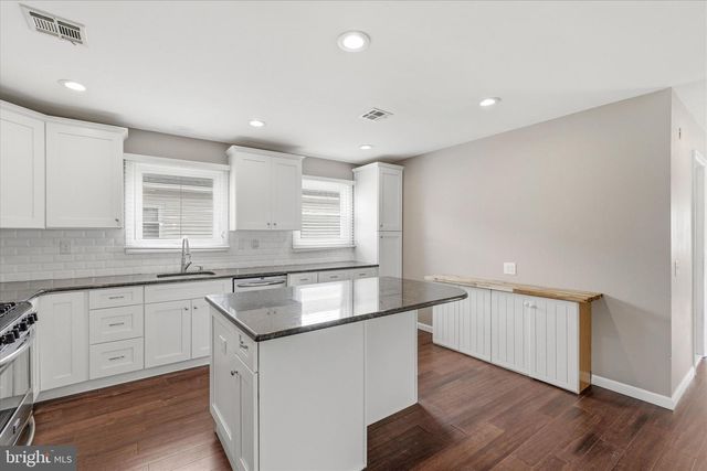 298 COSTA MESA DR, Toms River, NJ 08757