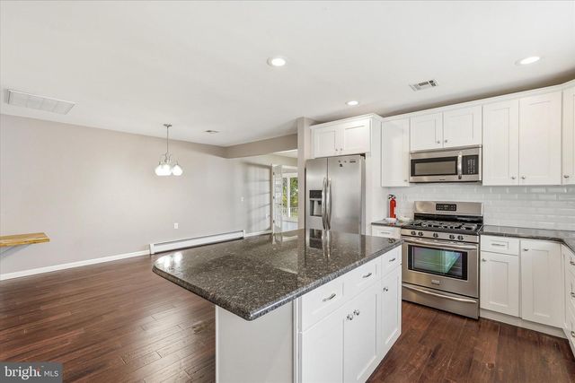 298 COSTA MESA DR, Toms River, NJ 08757