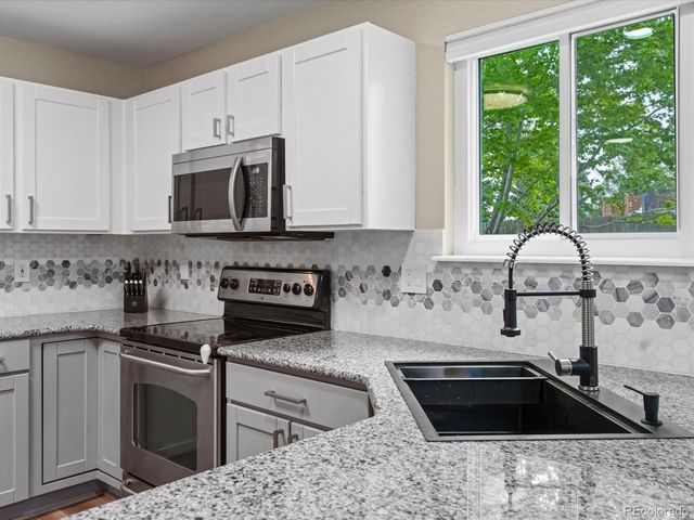 22376 E Navarro Dr, Aurora, CO 80018