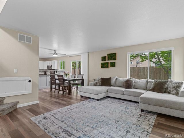 22376 E Navarro Dr, Aurora, CO 80018