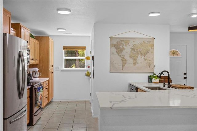 120 Lake Point WAY, Bastrop, TX 78602