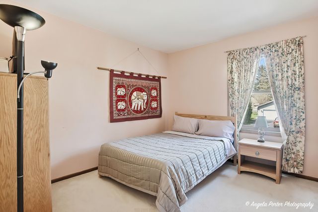 305 Woodbine Avenue, Island Lake, IL 60042