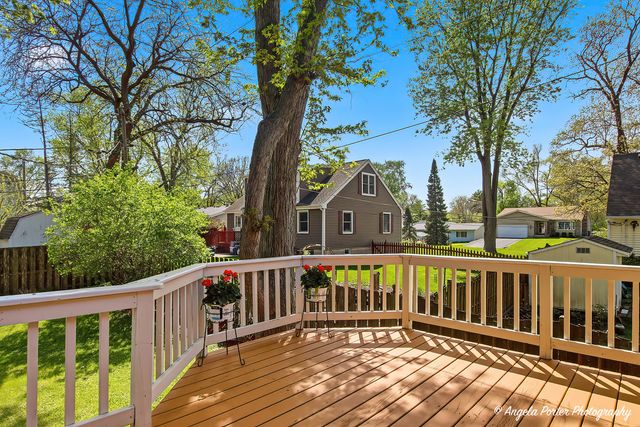 305 Woodbine Avenue, Island Lake, IL 60042