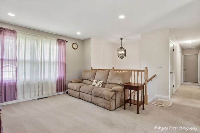 305 Woodbine Avenue, Island Lake, IL 60042