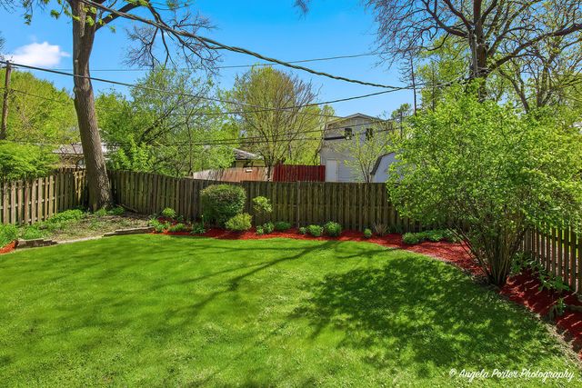 305 Woodbine Avenue, Island Lake, IL 60042