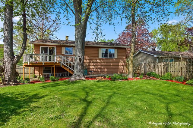 305 Woodbine Avenue, Island Lake, IL 60042
