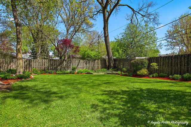 305 Woodbine Avenue, Island Lake, IL 60042