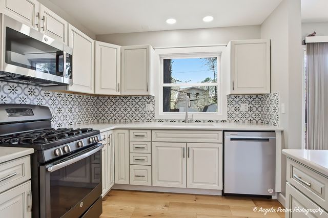 305 Woodbine Avenue, Island Lake, IL 60042