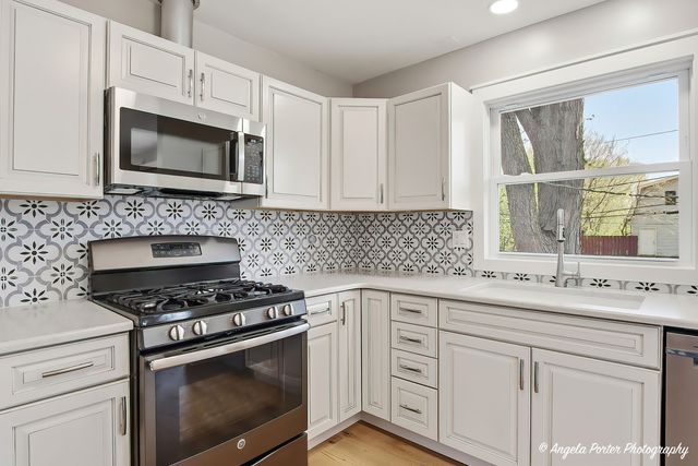 305 Woodbine Avenue, Island Lake, IL 60042