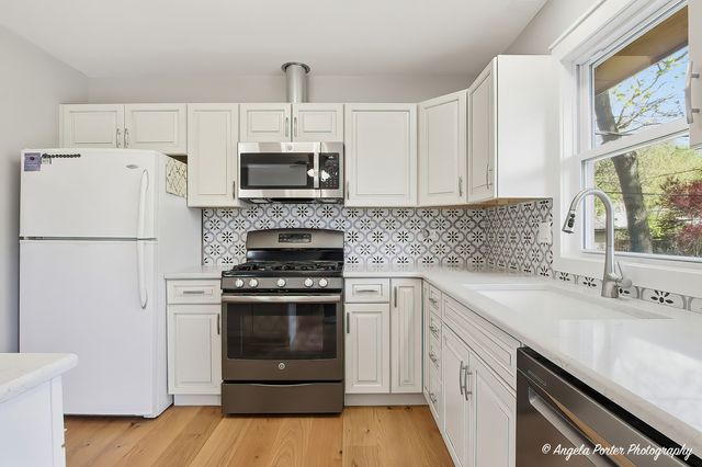 305 Woodbine Avenue, Island Lake, IL 60042