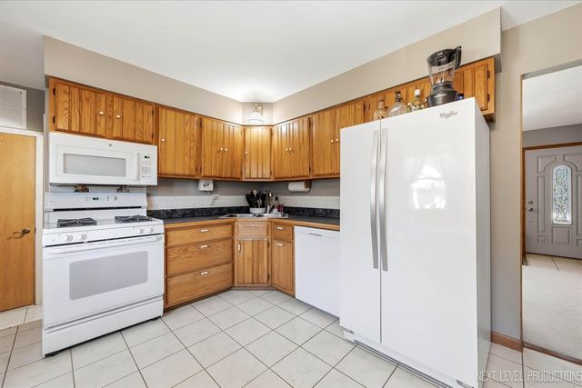 194 Patrick Drive, South Elgin, IL 60177