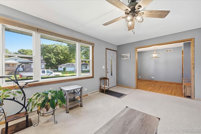 194 Patrick Drive, South Elgin, IL 60177