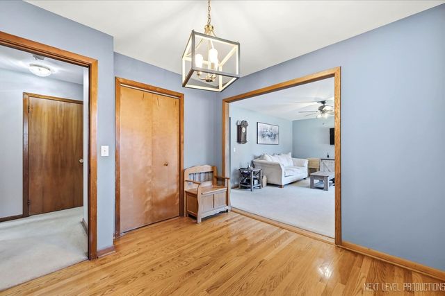 194 Patrick Drive, South Elgin, IL 60177