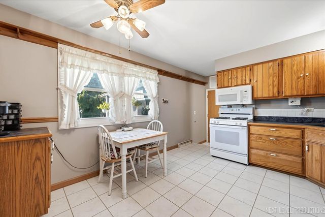 194 Patrick Drive, South Elgin, IL 60177