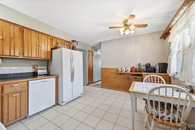 194 Patrick Drive, South Elgin, IL 60177