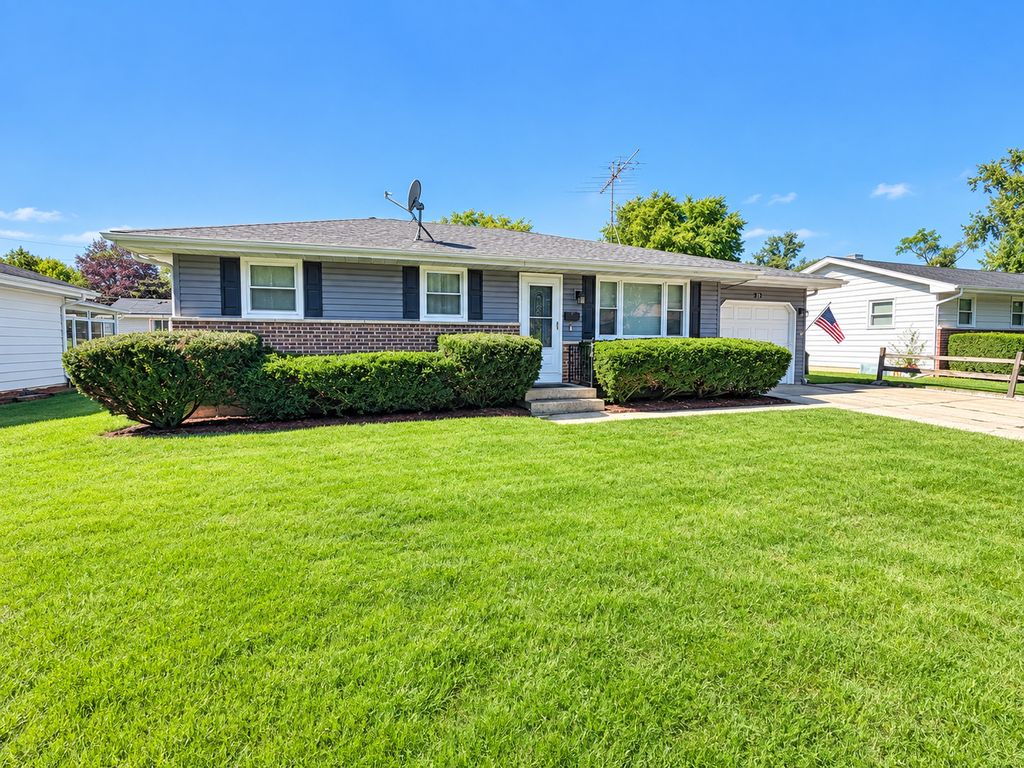 194 Patrick Drive, South Elgin, IL 60177