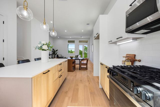 303 Marcella Street O, Houston, TX 77091