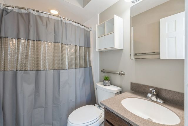 3709 31ST Avenue 13, Rock Island, IL 61201