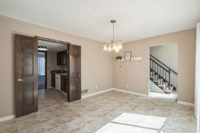 3709 31ST Avenue 13, Rock Island, IL 61201