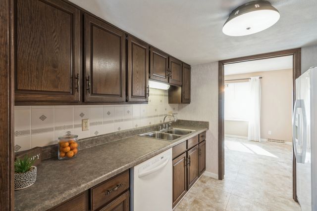 3709 31ST Avenue 13, Rock Island, IL 61201