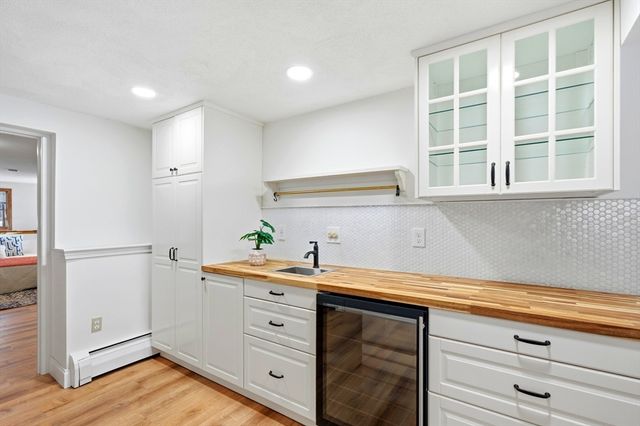 8 Phinney Rd, Lexington, MA 02421