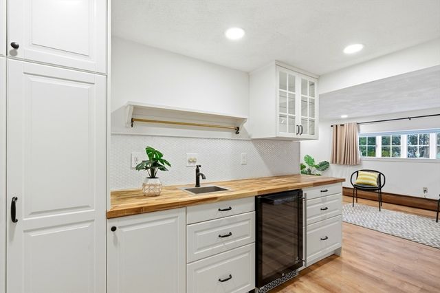 8 Phinney Rd, Lexington, MA 02421