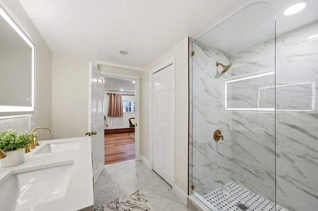 8 Phinney Rd, Lexington, MA 02421