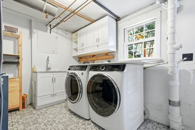 8 Phinney Rd, Lexington, MA 02421