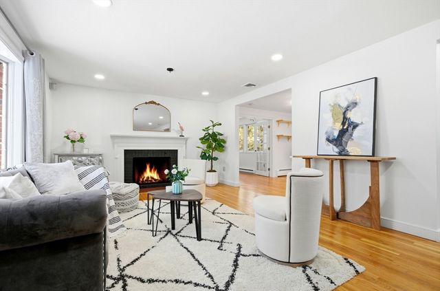 8 Phinney Rd, Lexington, MA 02421