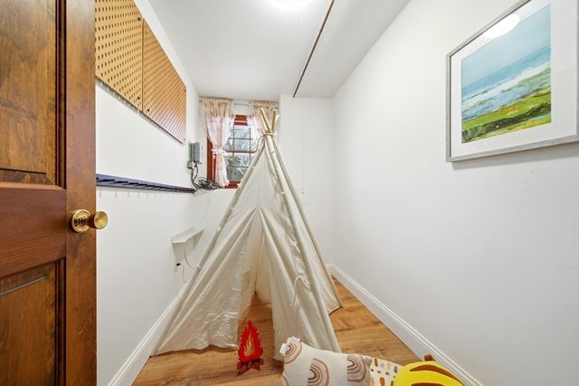 8 Phinney Rd, Lexington, MA 02421