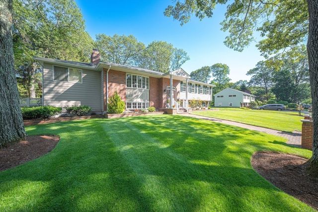 8 Phinney Rd, Lexington, MA 02421